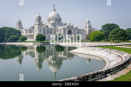 Victoria Memorial an einem hellen sonnigen Morgen in Kolkata, Indien. Stockfoto