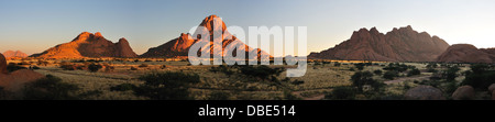 Panorama von drei Fotos der Spitzkoppe in Namibia Stockfoto