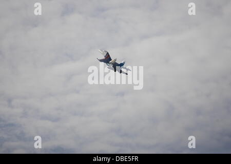 Baltijsk, Russland 28. Juli 2013 russische Marine Tag in Baltijsk mit großer Schiffe und Meer Luftwaffe Parade gefeiert.  Im Bild: Die Suchoi Su-27 zweimotorigen Supermanoeuverable Kampfflugzeuge Credit: Michal Fludra/Alamy Live News Stockfoto