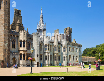 In der Begründung des Cardiff Castle viktorianischen neogotischen Schloss Cardiff South Glamorgan Wales Großbritannien GB EU Europa Stockfoto