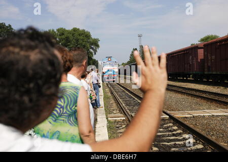 Baltijsk, Russland 28. Juli 2013 russische Marine Tag in Baltijsk mit großer Schiffe und Meer Luftwaffe Parade gefeiert.  Im Bild: Elektrichka - typisch russischen s-Bahn Credit: Michal Fludra/Alamy Live News Stockfoto