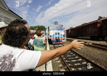 Baltijsk, Russland 28. Juli 2013 russische Marine Tag in Baltijsk mit großer Schiffe und Meer Luftwaffe Parade gefeiert.  Im Bild: Elektrichka - typisch russischen s-Bahn Credit: Michal Fludra/Alamy Live News Stockfoto