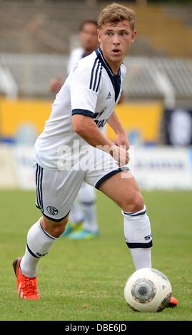 Leipzig, Deutschland. 29. Juli 2013. Schalke Max Meyer in Aktion beim Freundschaftsspiel zwischen 1. FC Lokomotive Leipzig und FC Schalke 04 und Bruno-Plache-Stadion in Leipzig, Deutschland, 29. Juli 2013. Foto: HENDRIK SCHMIDT/Dpa/Alamy Live News Stockfoto