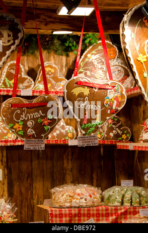 Frankreich, Elsass, Colmar. Weihnachtsmarkt in der historischen Stadt Colmar, Urlaub Lebkuchen. Stockfoto