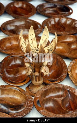 geschnitzte Holz dunkel braune Kerze Stockfoto