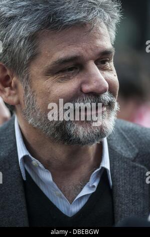 Buenos Aires, Buenos Aires, Argentinien. 29. Juli 2013. Daniel Filmus, laufen für den Kongress in der bevorstehenden Vorwahlen Kampagne in der Innenstadt von Buenos Aires. Bildnachweis: Patricio Murphy/ZUMAPRESS.com/Alamy Live-Nachrichten Stockfoto