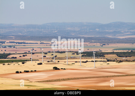 Windkraftanlagen Sie in Chinchilla de Montearagón, Albacete, Castilla La Mancha, Spanien. Stockfoto