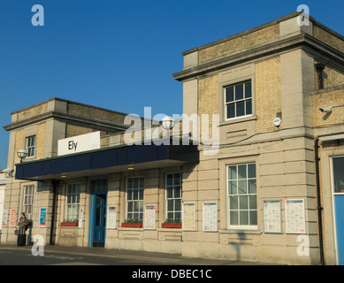 Eingang Bahnhof Ely, Cambridgeshire England UK Stockfoto