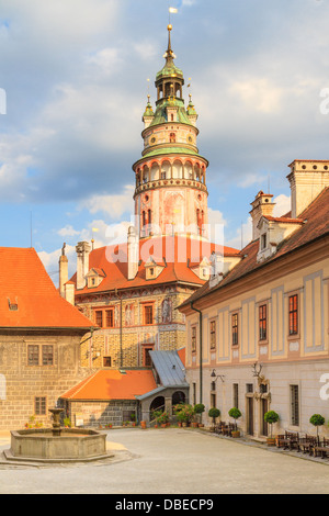 Cesky Krumlov / Krumau, Blick auf den Schlossturm, UNESCO-Weltkulturerbe Stockfoto
