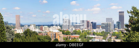 Portland Oregon Innenstadt Stadtbild Skyline mit Mount Hood Panorama Stockfoto