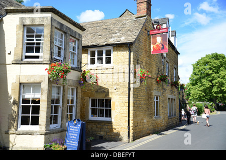 Duke of Wellington Inn, Sherborne Street, Bourton-on-the-Water, Gloucestershire, England, Vereinigtes Königreich Stockfoto