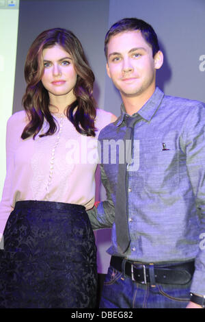 New York, NY, USA. 29. Juli 2013. Logan Lerman und Alexandra Daddario besuchen treffen die Filmemacher "Percy Jackson und die Seeungeheuer" auf der Apple Store Soho am 29. Juli 2013 Credit: Rahav Segev/ZUMAPRESS.com/Alamy Live News Stockfoto