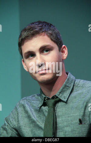 New York, NY, USA. 29. Juli 2013. Logan Lerman und Alexandra Daddario besuchen treffen die Filmemacher "Percy Jackson und die Seeungeheuer" auf der Apple Store Soho am 29. Juli 2013 Credit: Rahav Segev/ZUMAPRESS.com/Alamy Live News Stockfoto