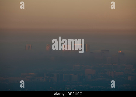 Century City in Nebel und Smog, Blick vom Griffith Observatory, Los Angeles, California, Vereinigte Staaten von Amerika Stockfoto