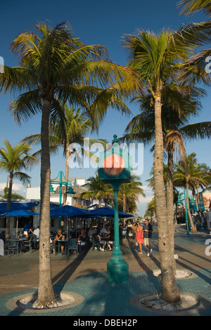 ÖFFENTLICHE UHR TIMES SQUARE FUßGÄNGER MALL FORT MYERS BEACH FLORIDA USA Stockfoto