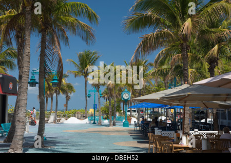 OUTDOOR-BÜRGERSTEIG CAFÉS TIMES SQUARE PEDESTRIAN MALL FORT MYERS BEACH-FLORIDA-USA Stockfoto