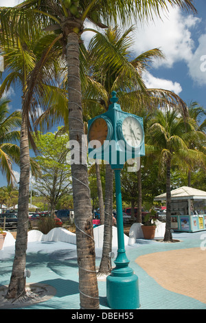 ÖFFENTLICHE UHR TIMES SQUARE FUßGÄNGER MALL FORT MYERS BEACH FLORIDA USA Stockfoto