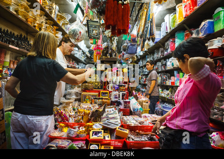 Die beliebtesten Nachtmarkt in "Sukhumvit Road" - Bangkok Stockfoto