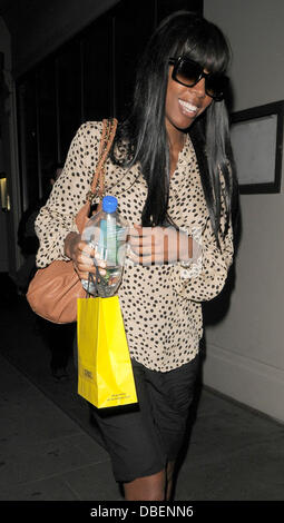 "X Factor" Richter Kelly Rowland kommt zu ihrem Hotel in London, England - 04.06.11 Stockfoto