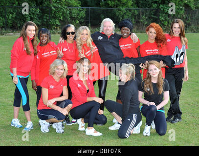 Sir Richard Branson, Chloe Madeley, Liz Locke, Melanie C, Nell McAndrew, Olivia Hallinan, Oritse Williams, Susie Amy, VIDA, Michelle Heaton Virgin Active London Triathlon - Fototermin statt bei Virgin Active, Bromyard Avenue London, England - 07.06.11 Stockfoto