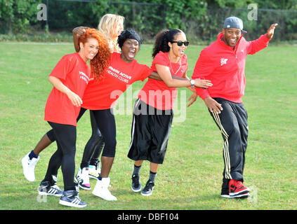 Oritse Williams und Mitglieder der VIDA Virgin Active London Triathlon - Fototermin im Virgin Active, Bromyard Avenue statt. London, England - 07.06.11 Stockfoto