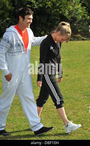 Chloe Madeley und Sam Attwater Virgin Active London Triathlon - Fototermin im Virgin Active, Bromyard Avenue statt. London, England - 07.06.11 Stockfoto