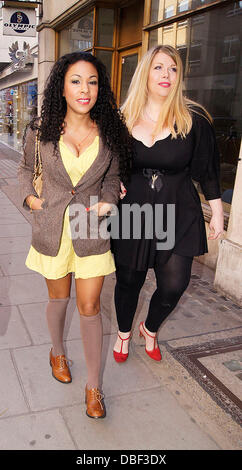 Kathryn Drysdale Flash Trash Schmuck Start statt an der Skizze in London, England - 07.06.11 Stockfoto