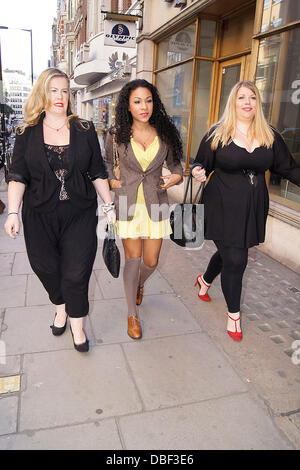 Kathryn Drysdale Flash Trash Schmuck Start statt an der Skizze in London, England - 07.06.11 Stockfoto