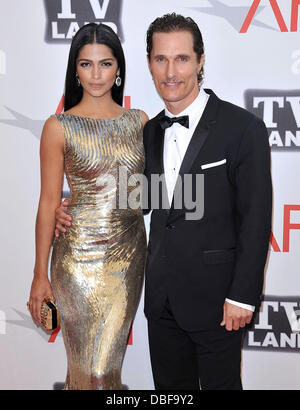 Matthew McConaughey und Camila Alves 2011 "TV Land präsentiert: AFI Life Achievement Award ehrt Morgan Freeman" statt bei Sony Studios Los Angeles, Kalifornien - 09.06.11 Stockfoto