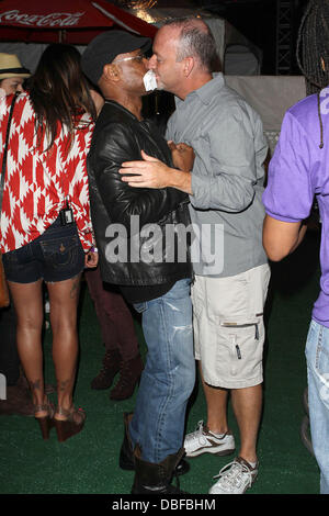 Rodney Scott und Gast Gay Pride 2011 Premiere "Lila-Party" - VIP-Raum statt in West Hollywood Park West Hollywood, Kalifornien - 10.06.11 Stockfoto