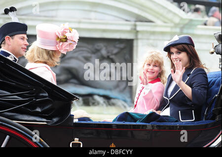 Sophie Rhys-Jones, Gräfin von Wessex, Prince Edward, Earl of Wessex, Lady Louise Windsor und Prinzessin Eugenie von York Trooping The Colour, offizieller Geburtstag der Queen zu feiern statt an der Mall-London, England - 11.06.11 Stockfoto