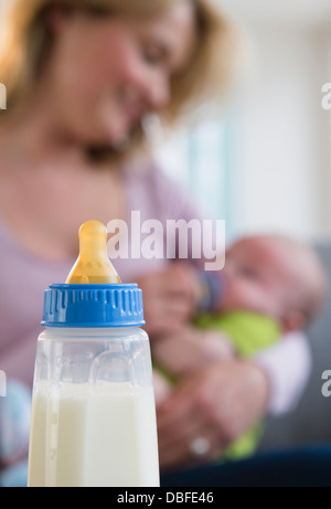 Nahaufnahme der Babyflasche Stockfoto