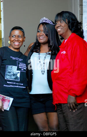 Shemekia Copeland ist von Cookie Taylor geehrt, wie die neue "Königin des Blues" bei der Chicago Blues Festival 2011 Chicago, Illinois - 12.06.11 führt Stockfoto