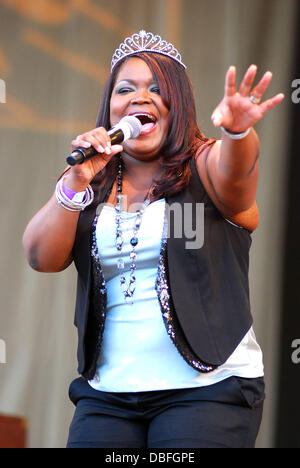 Shemekia Copeland ist von Cookie Taylor geehrt, wie die neue "Königin des Blues" bei der Chicago Blues Festival 2011 Chicago, Illinois - 12.06.11 führt Stockfoto