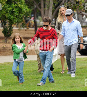 Mark-Paul Gosselaar, Breckin Meyer und Caitlin Meyer 22. jährlichen Zeit für Helden Celebrity Picknick gesponsert von Disney zugunsten der Elizabeth Glaser Pediatric AIDS Foundation veranstaltet am Wadsworth Theater auf dem Veteran Verwaltung Rasen Los Angeles, Kalifornien - 12.06.11 Stockfoto