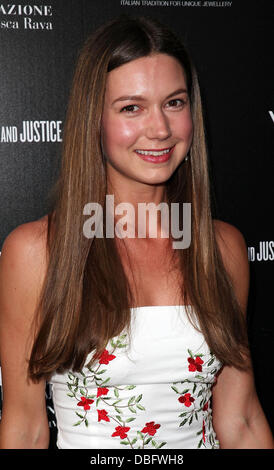 Kate Maberly VHERNIER und Künstler für Frieden & Gerechtigkeit "Ein Ring, ein Kind in Haiti zu erziehen" Launch Event Beverly Hills, Kalifornien - 15.06.11 Stockfoto