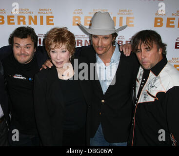 Jack Black, Shirley MacLaine, Matthew McConaughey und Regisseur Richard Linklater Los Angeles Film Festival 2011 - statt "Bernie" Opening Night Premiere an der königlichen Kinos L.A. Live Los Angeles, California - 16.06.11 Stockfoto