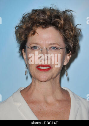 Annette Bening in 2011 Women In Film Crystal + Lucy Awards im Beverly Hilton Hotel. Beverly Hills, Kalifornien - 16.06.11 Stockfoto