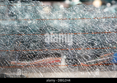 zertrümmerten Autofenster Stockfoto