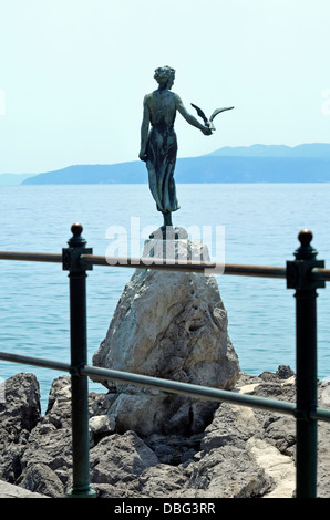 Kroatien Opatija Istrien das Lady Mädchen mit einer Möwe Statue Symbol von Opatija Stockfoto