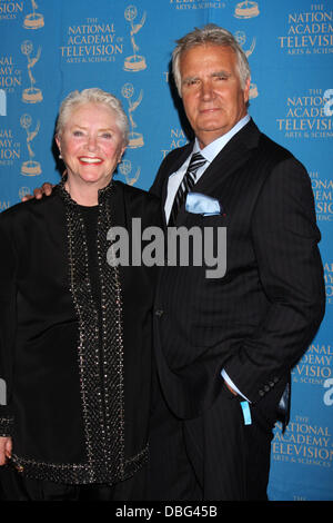 Susan Flannery, John McCook 38. jährliche tagsüber Creative Arts & Entertainment Emmy Awards am Westin Bonaventure Hotel Los Angeles, Kalifornien - 17.06.11 Stockfoto