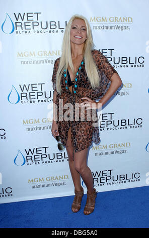 Crystal Harris "Runaway Bride" Crystal Harris Partys im Wet Republic im MGM Grand Resort and Casino-Las Vegas-Las Vegas, Nevada - 18.06.11 Stockfoto