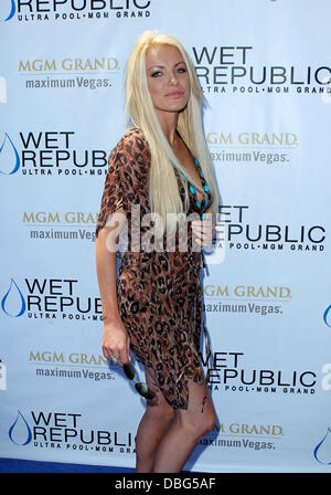 Crystal Harris "Runaway Bride" Crystal Harris Partys im Wet Republic im MGM Grand Resort and Casino-Las Vegas-Las Vegas, Nevada - 18.06.11 Stockfoto