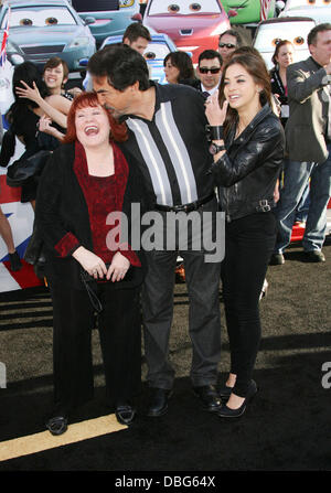 Edie McClurg, Joe Mantegna und Gia Mantegna The Los Angeles-premiere von "Cars 2" im El Capitan Theatre - Ankünfte Los Angeles, Kalifornien - 18.06.11 statt Stockfoto