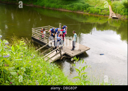 Hampton Loade Fußgängerzone Kabel ferry in Aktion am Fluss Severn Shropshire, anstrengenden Überführung Passagiere über den Fluss Severn Stockfoto