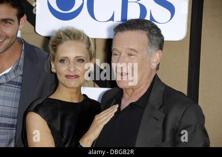 Los Angeles, CA. 29. Juli 2013. Sarah Michelle Gellar, Robin Williams im Ankunftsbereich für TCA Summer Press Tour: CBS Podiumsdiskussion, JW Robinson Department Store, Los Angeles, CA 29. Juli 2013. Bildnachweis: Everett Collection Inc/Alamy Live-Nachrichten Stockfoto