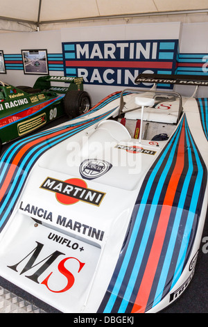 Fahrerlager auf dem 2013 Goodwood Festival of Speed, Martini Racing feiert. Mit einem Lancia LC1 Ausdauer Racer. Stockfoto