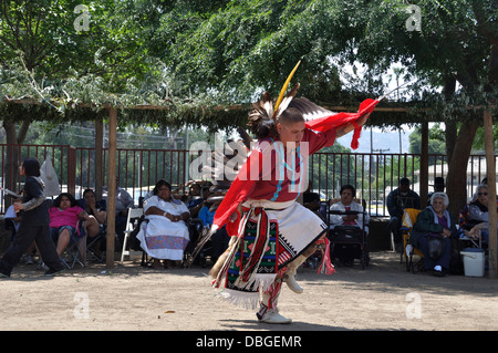 Adler Tänzerin bei "Cupa Tage Festival, Pala Indian Reservation, Pala, Kalifornien Stockfoto