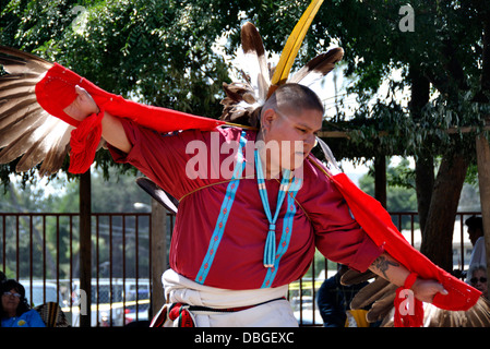 Adler Tänzerin bei "Cupa Tage Festival, Pala Indian Reservation, Pala, Kalifornien Stockfoto