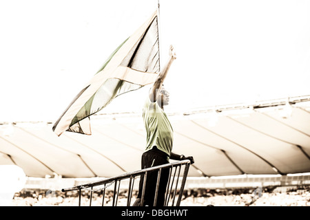 Usain Bolt grüßt 60.000 Menschen im Olympiastadion, Jubiläumsspiele, Diamond League IAAF, jamaikanische Flagge, Usain Bolt, Stockfoto